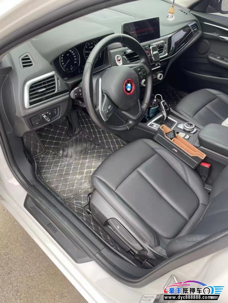 20年宝马1系轿车抵押车出售