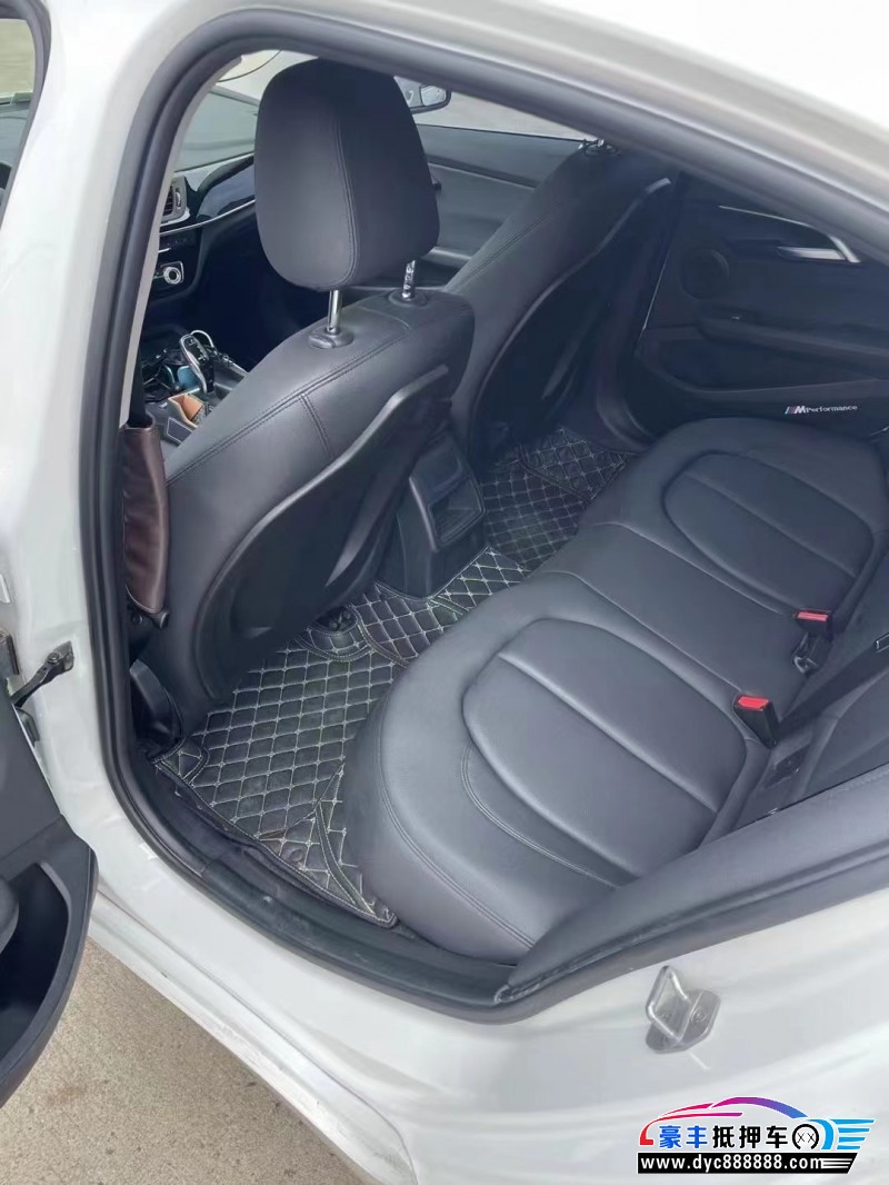 20年宝马1系轿车抵押车出售