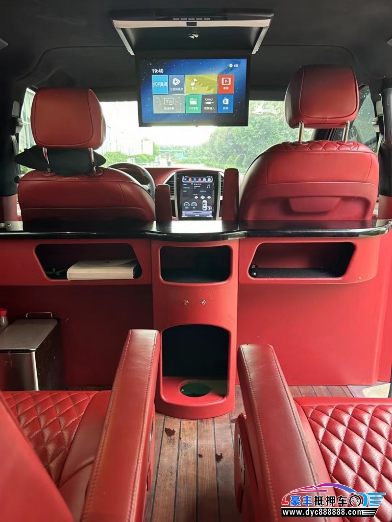 18年奔驰威霆轿车抵押车出售