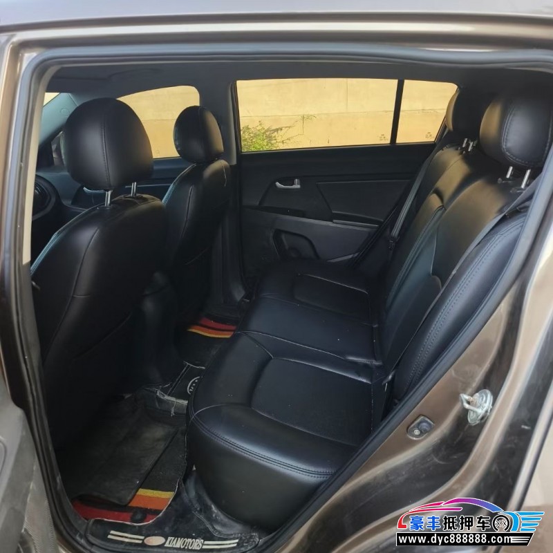 14年起亚智跑轿车抵押车出售