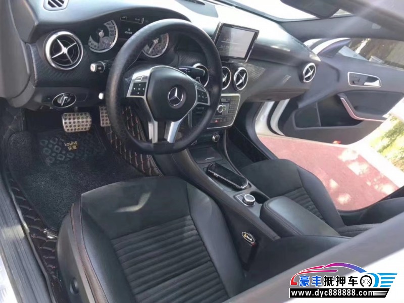 15年奔驰A轿车抵押车出售