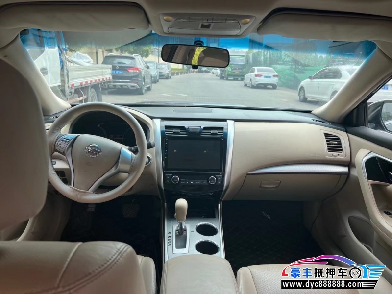 17年日产天籁轿车抵押车出售