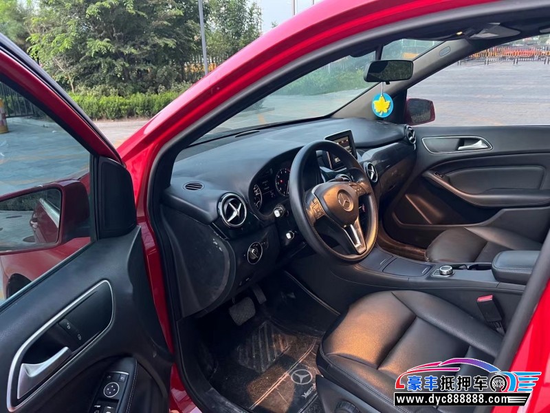 15年奔驰B级轿车抵押车出售