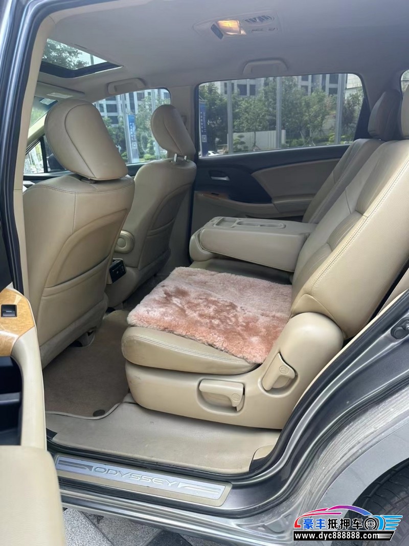 12年本田奥德赛轿车抵押车出售