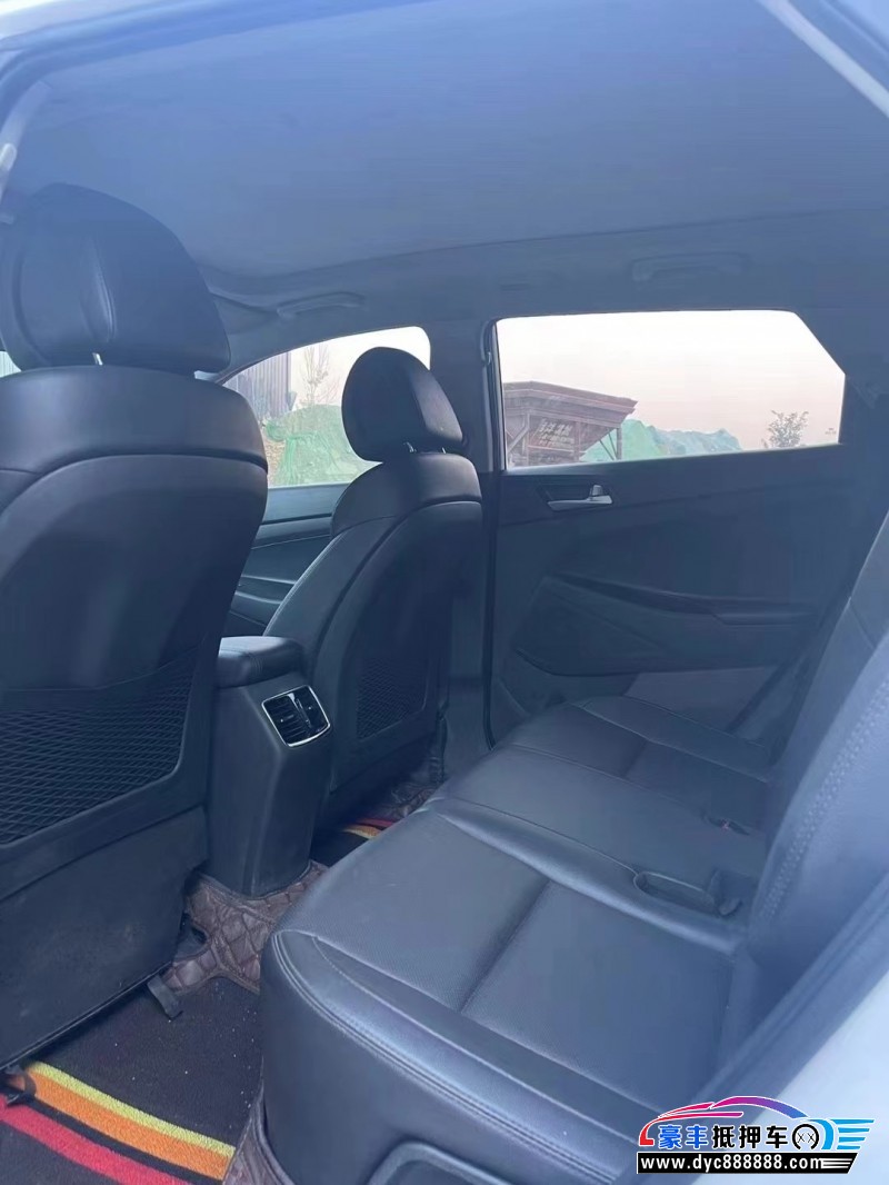 18年现代途胜轿车抵押车出售