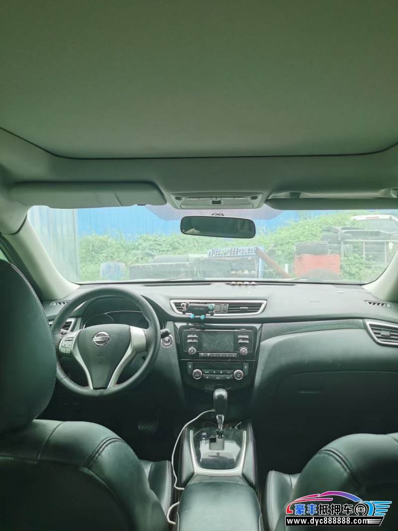 14年日产奇骏轿车抵押车出售