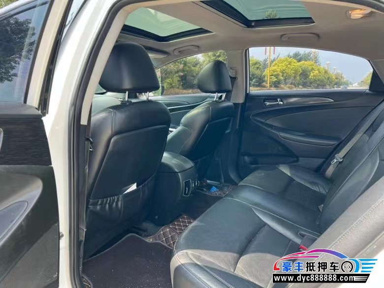 14年现代索纳塔轿车抵押车出售