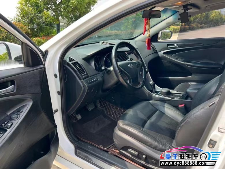 14年现代索纳塔轿车抵押车出售