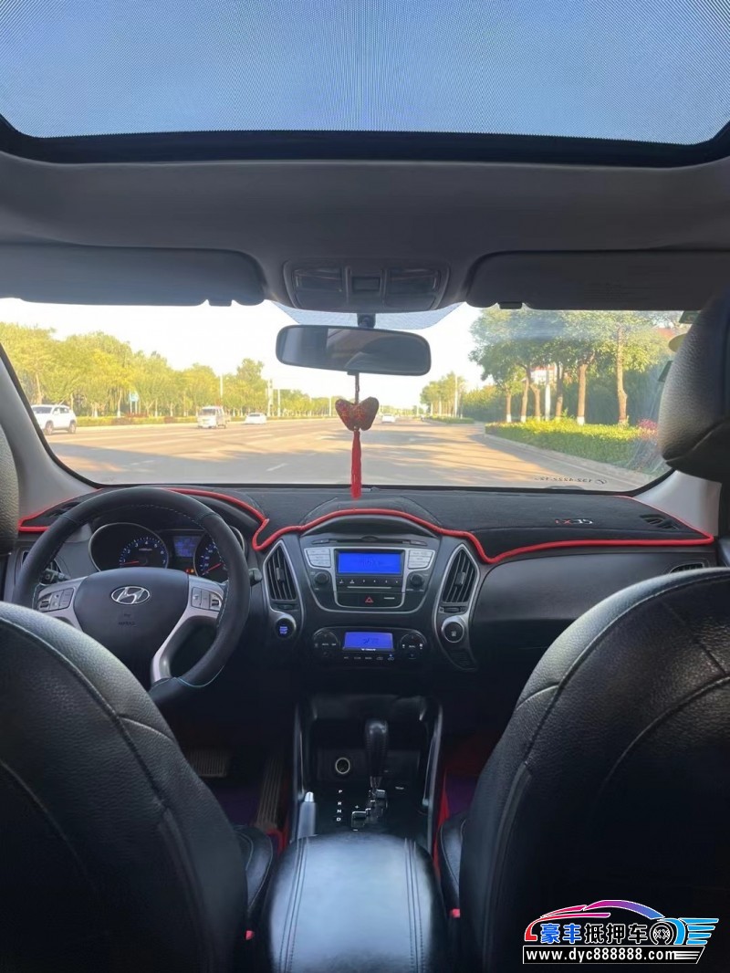 14年现代ix35轿车抵押车出售