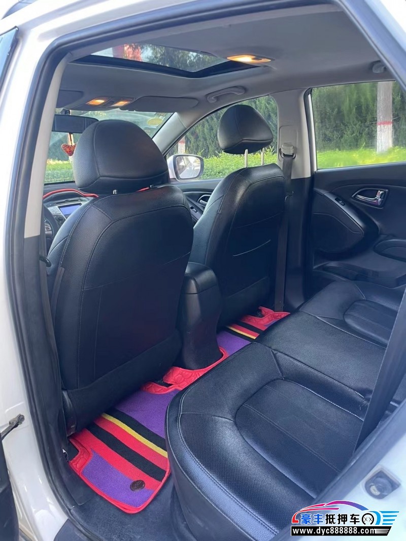 14年现代ix35轿车抵押车出售