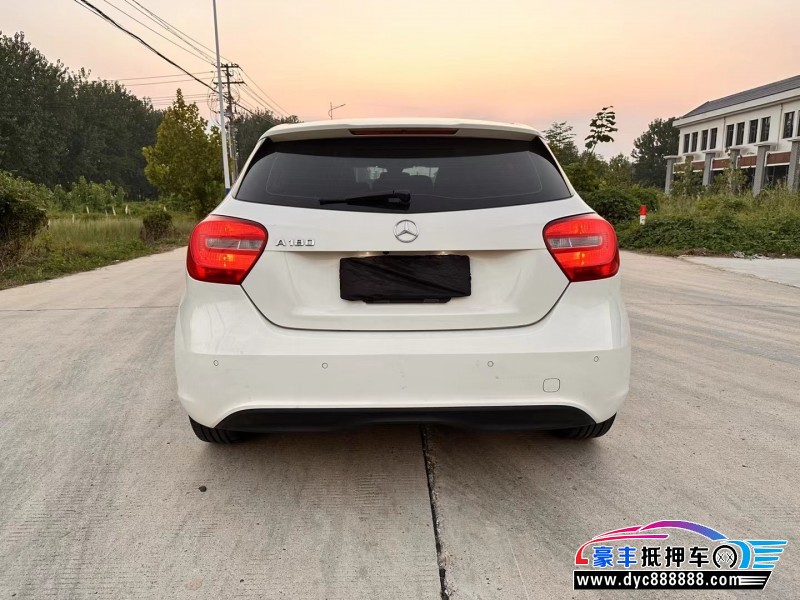 13年奔驰A轿车抵押车出售