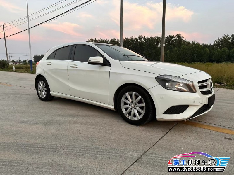 13年奔驰A轿车抵押车出售