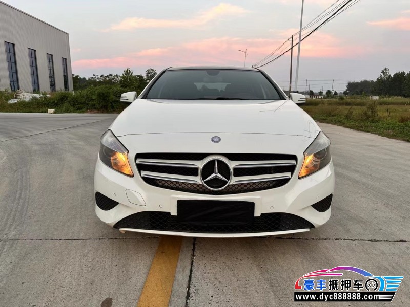 13年奔驰A轿车抵押车出售