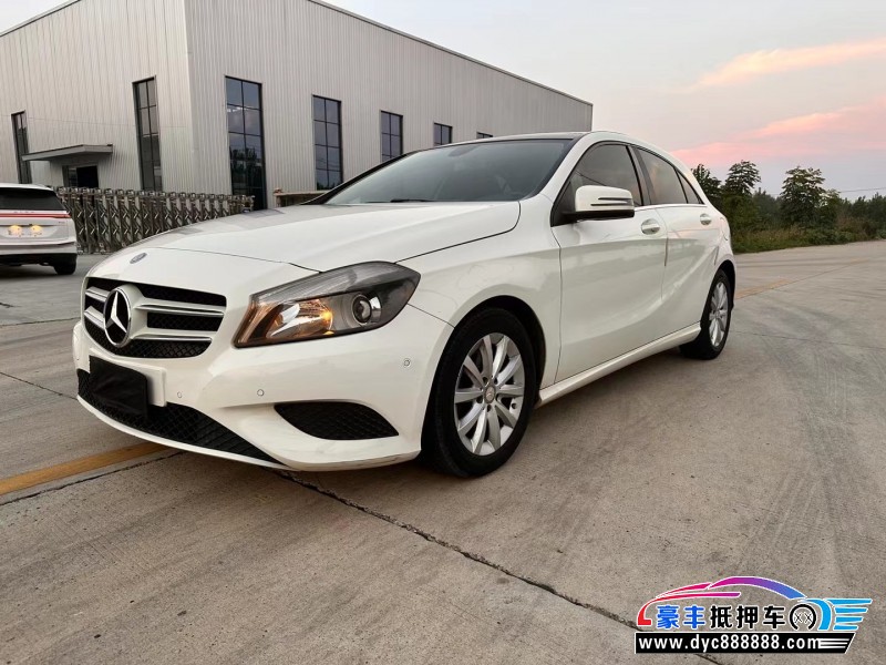 13年奔驰A轿车抵押车出售