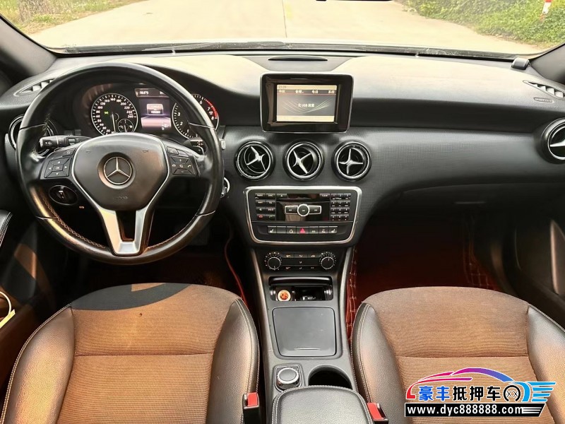 13年奔驰A轿车抵押车出售