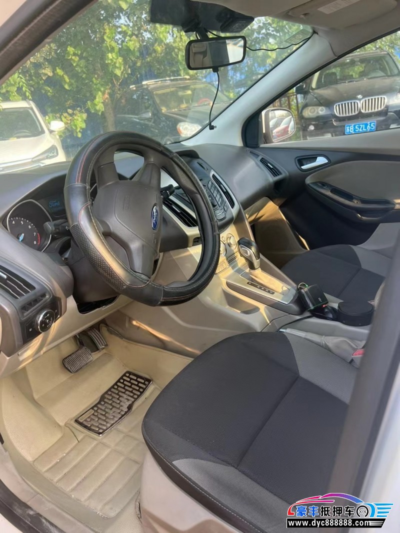 14年福特福克斯轿车抵押车出售