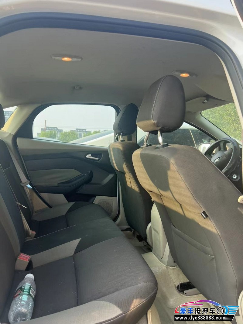 14年福特福克斯轿车抵押车出售