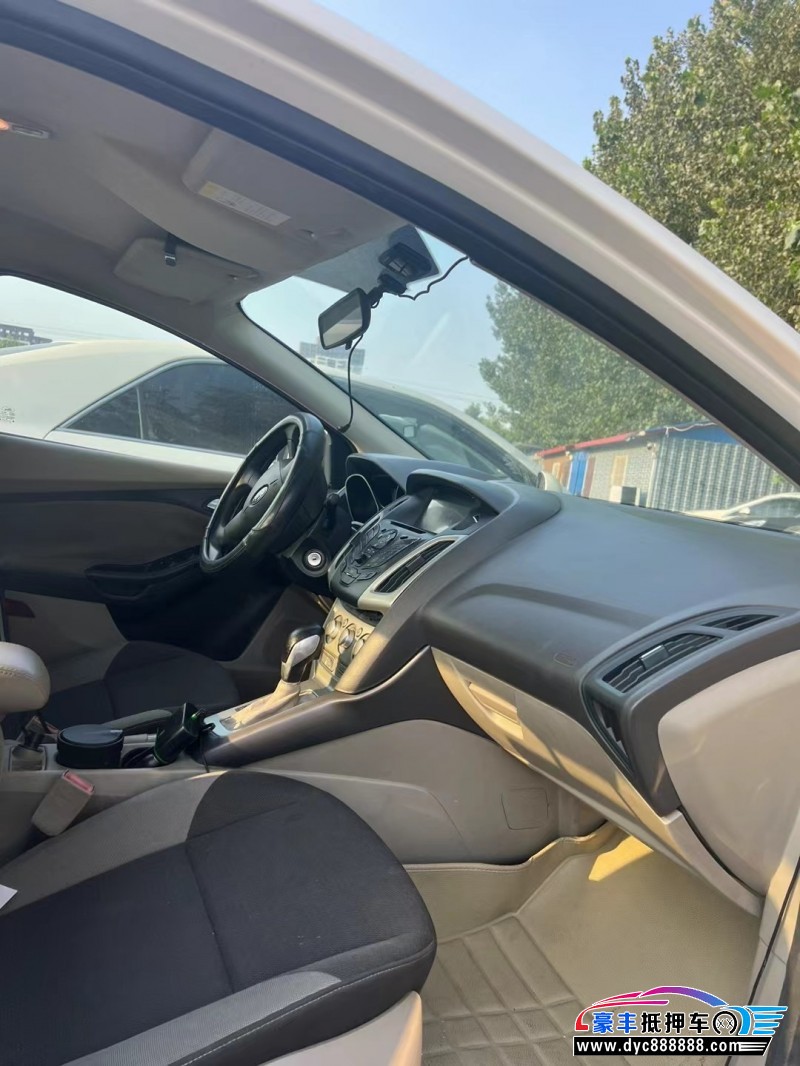 14年福特福克斯轿车抵押车出售