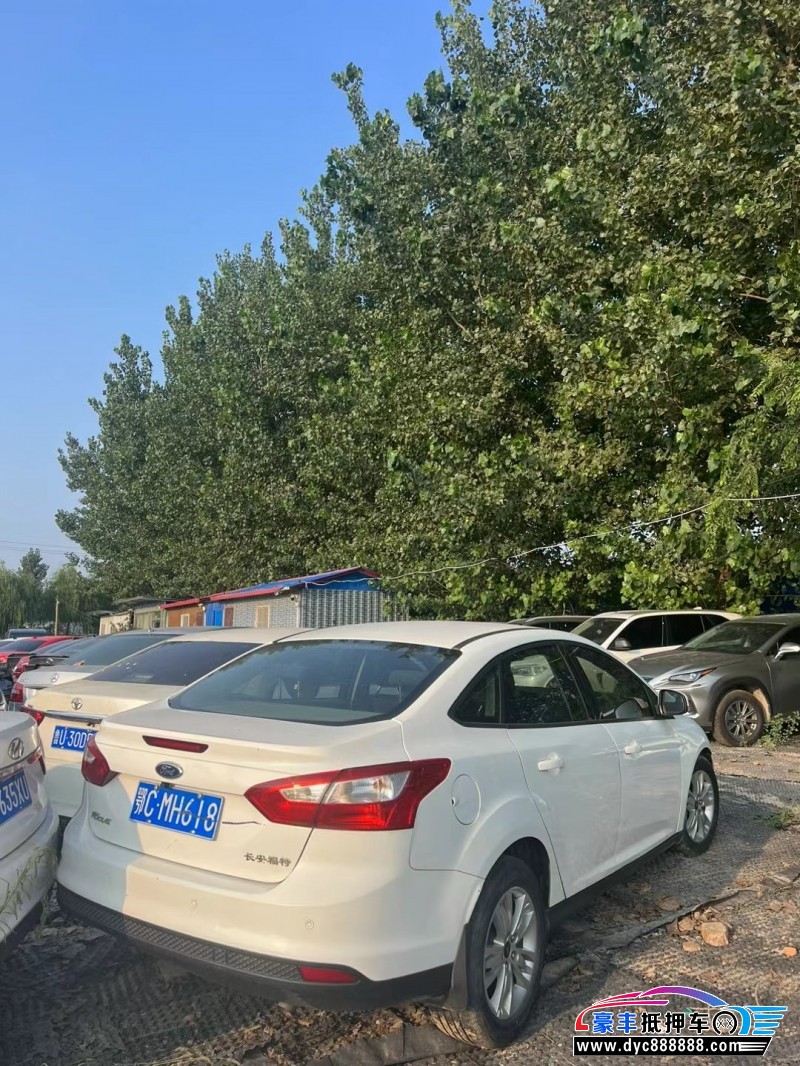 14年福特福克斯轿车抵押车出售