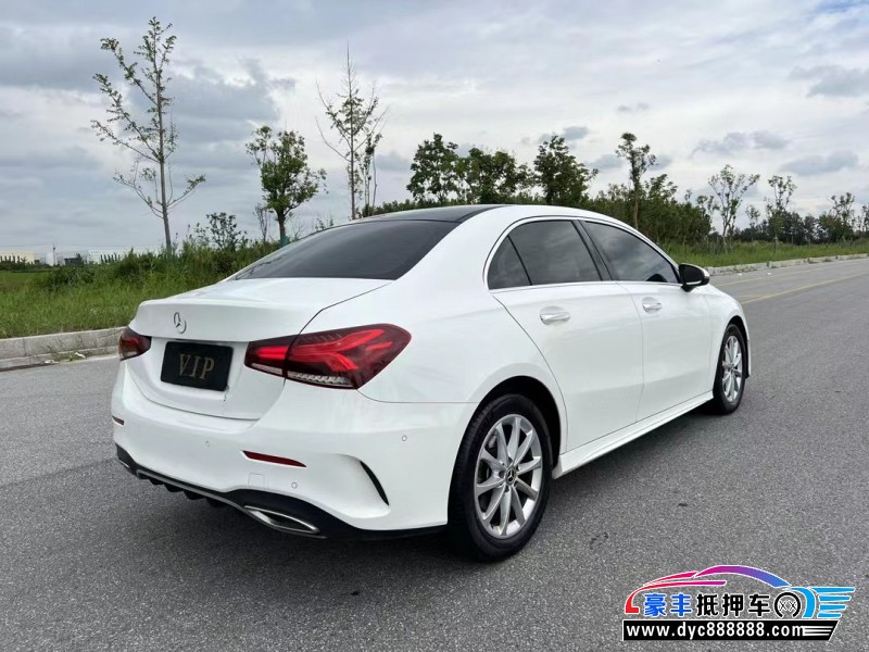 20年奔驰A轿车抵押车出售