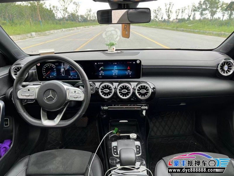 20年奔驰A轿车抵押车出售