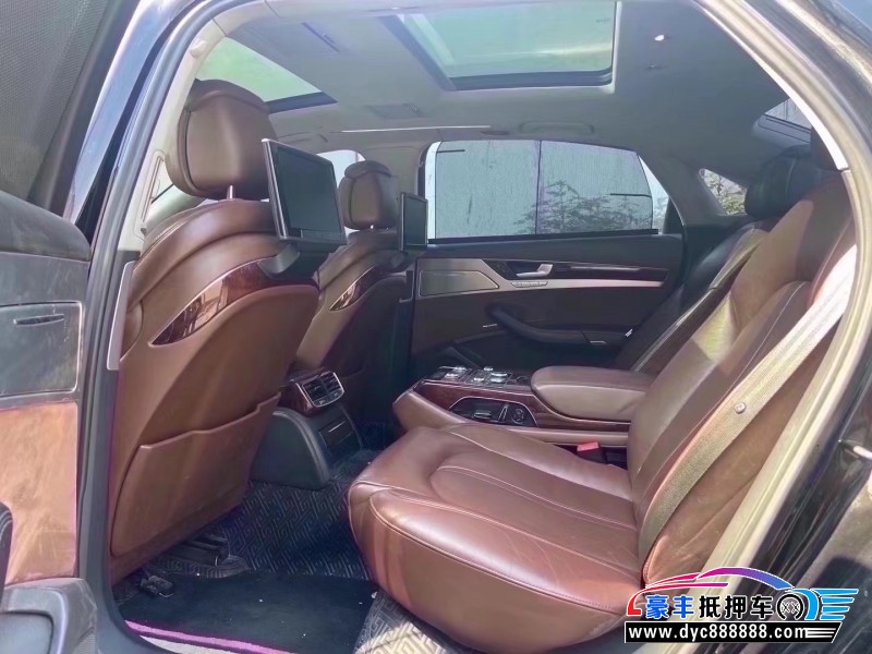 14年奥迪S8轿车抵押车出售