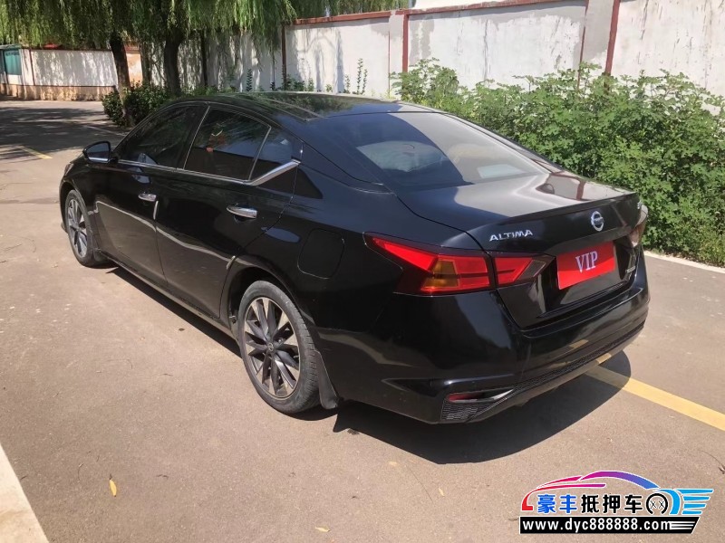 20年日产天籁轿车抵押车出售