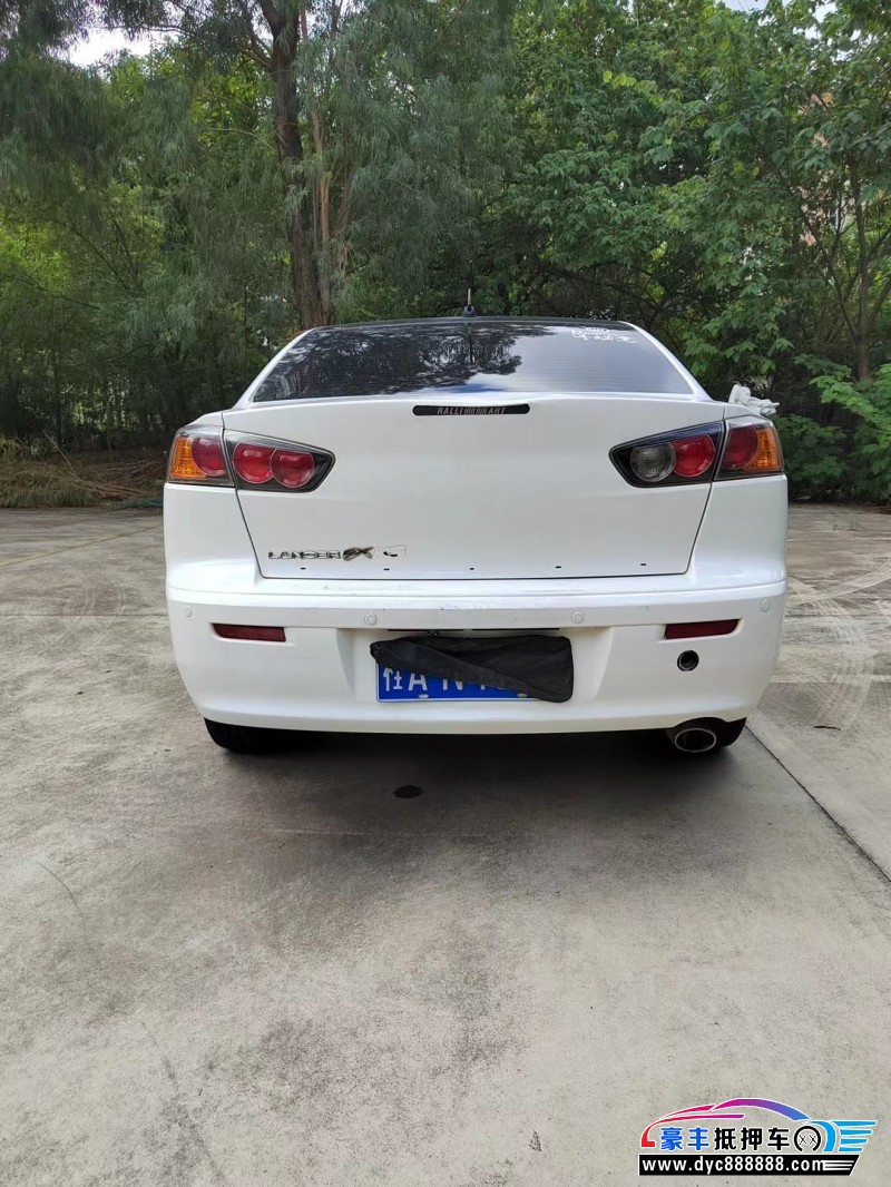 13年三菱翼神轿车抵押车出售