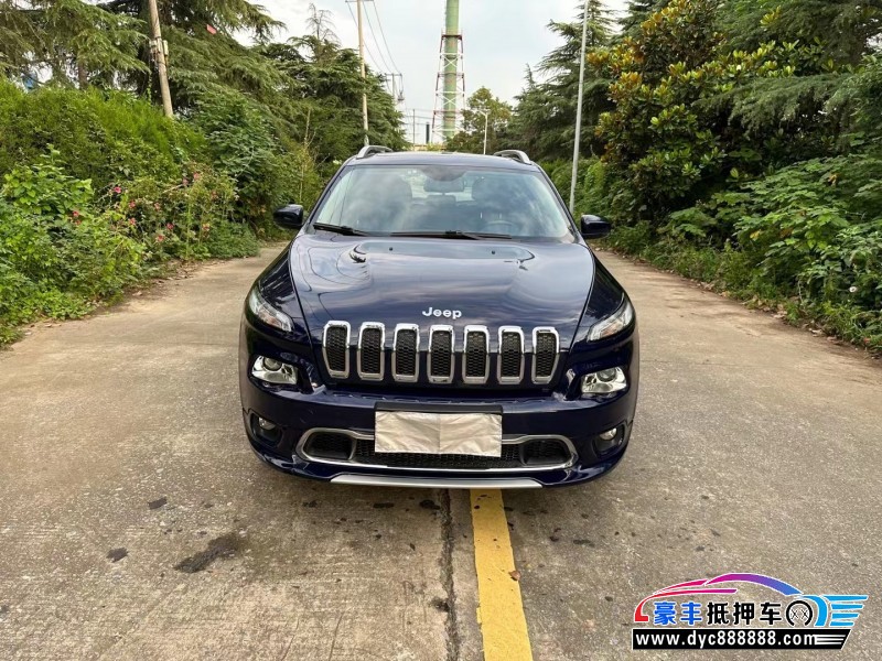 17年Jeep自由光轿车抵押车出售