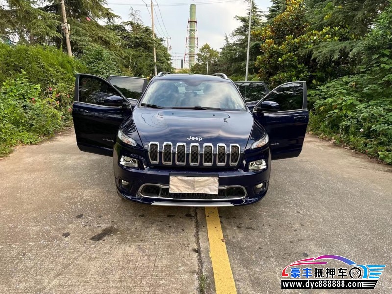 17年Jeep自由光轿车抵押车出售