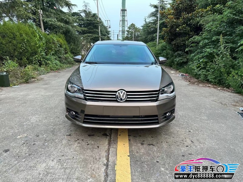 14年大众宝来轿车抵押车出售