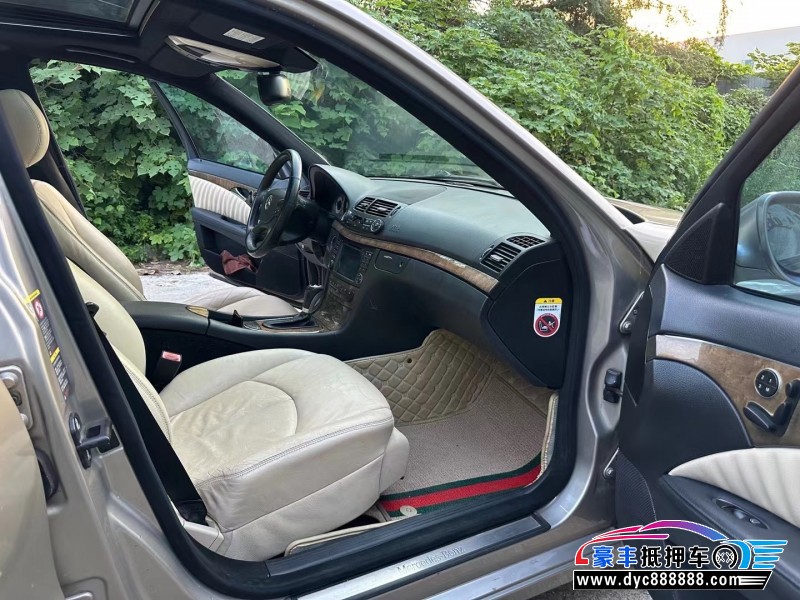 09年奔驰E轿车抵押车出售