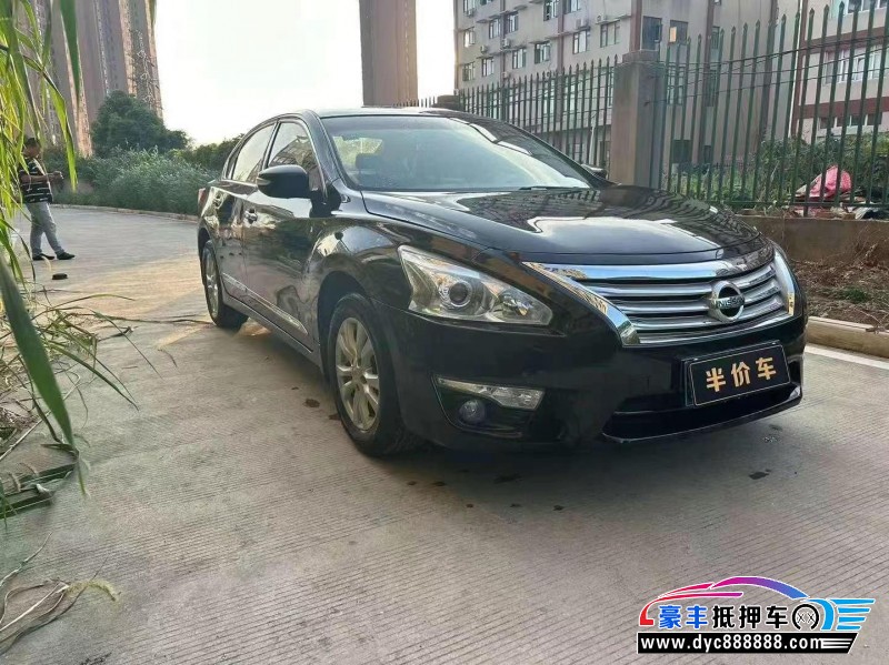 15年日产天籁轿车抵押车出售