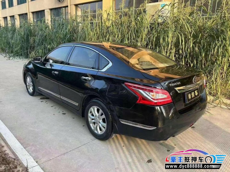15年日产天籁轿车抵押车出售
