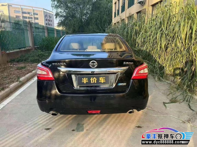 15年日产天籁轿车抵押车出售