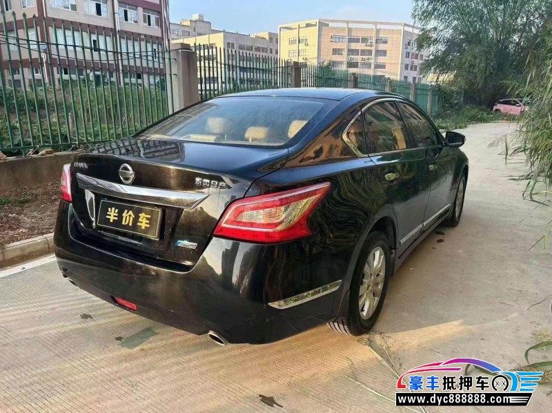15年日产天籁轿车抵押车出售