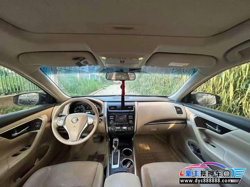 15年日产天籁轿车抵押车出售