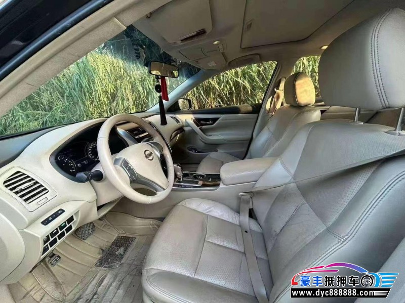 15年日产天籁轿车抵押车出售