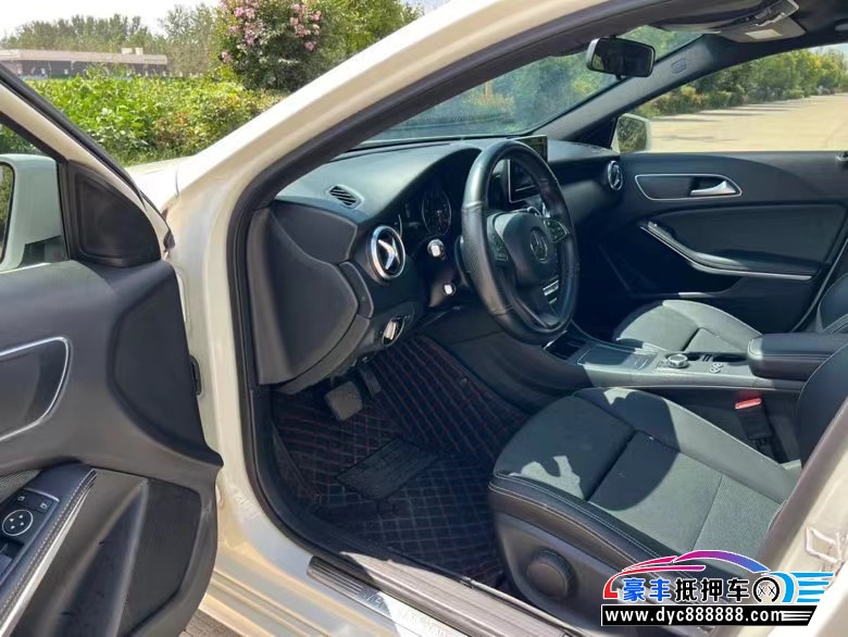 16年奔驰A轿车抵押车出售