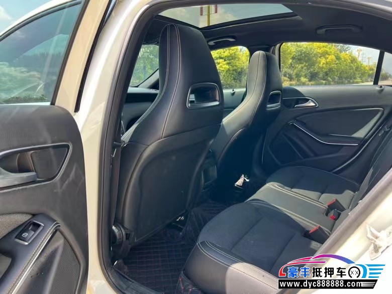 16年奔驰A轿车抵押车出售