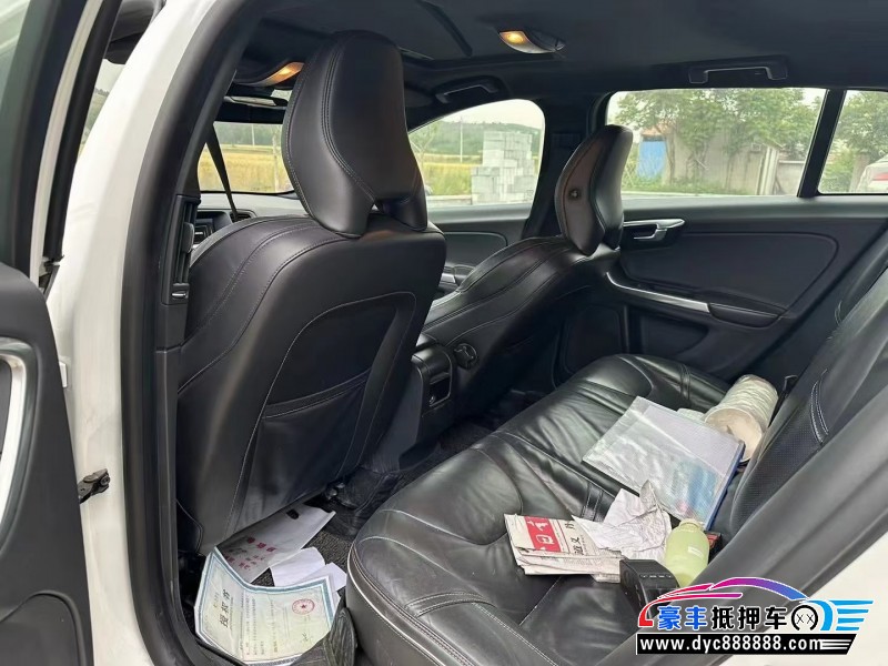 14年沃尔沃V60轿车抵押车出售