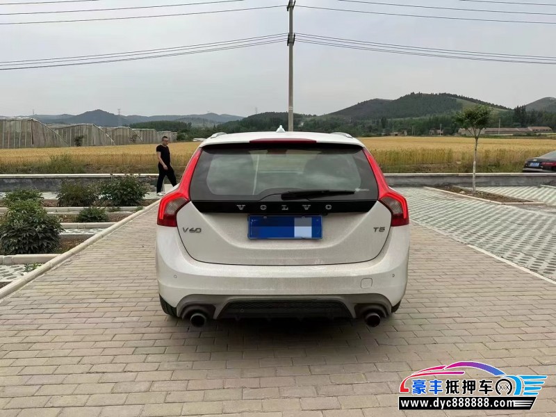 14年沃尔沃V60轿车抵押车出售