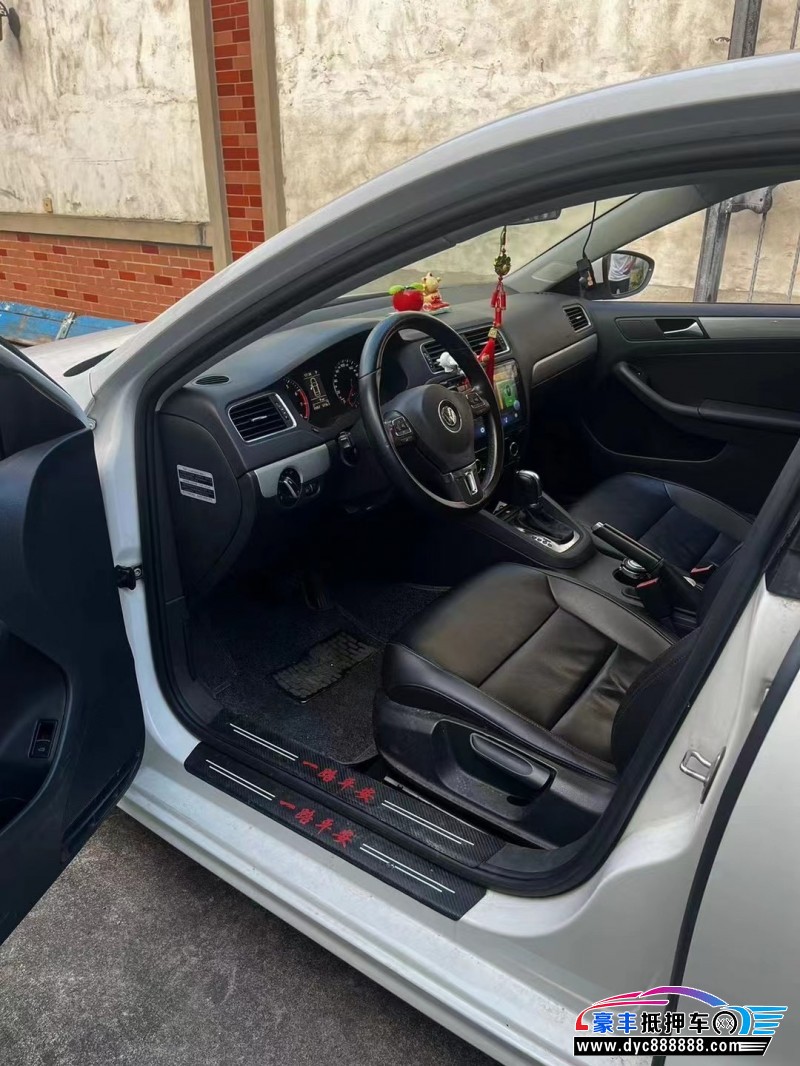 15年大众速腾轿车抵押车出售