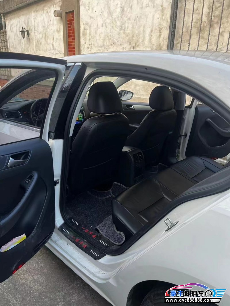 15年大众速腾轿车抵押车出售