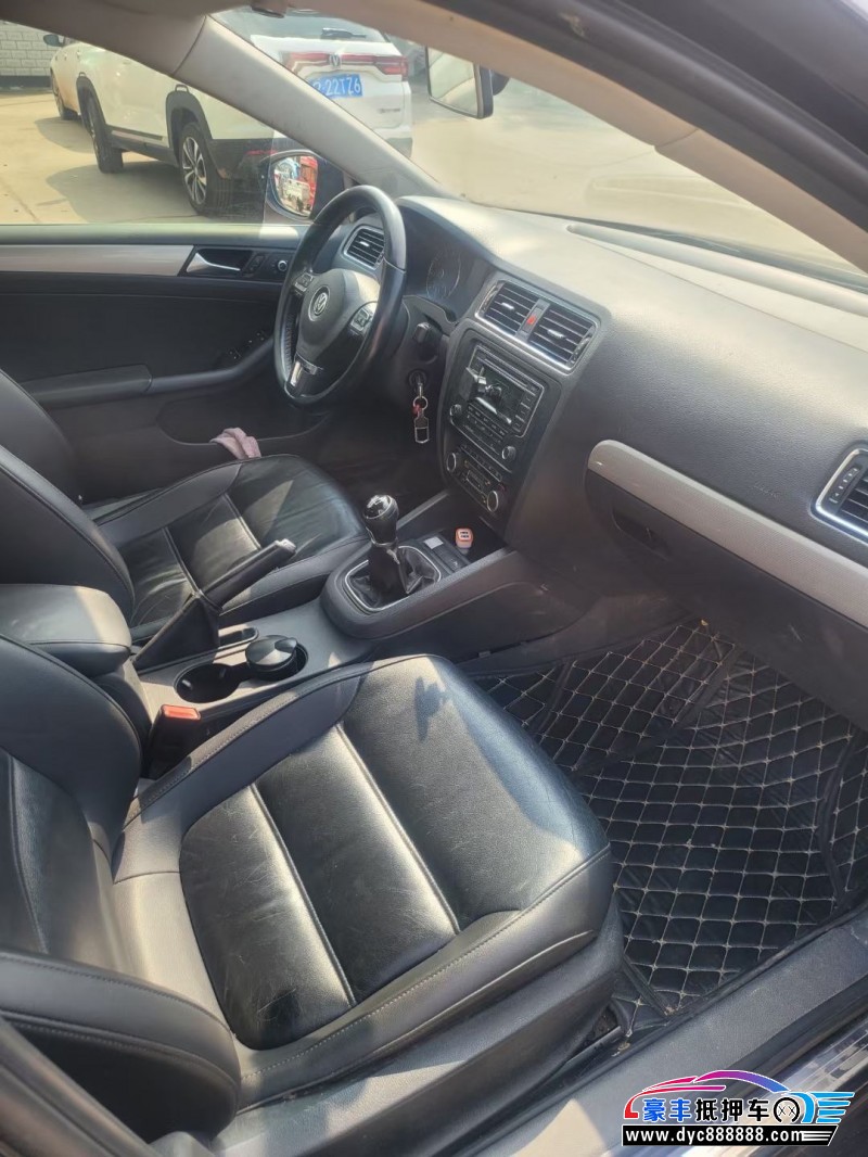 14年大众速腾轿车抵押车出售