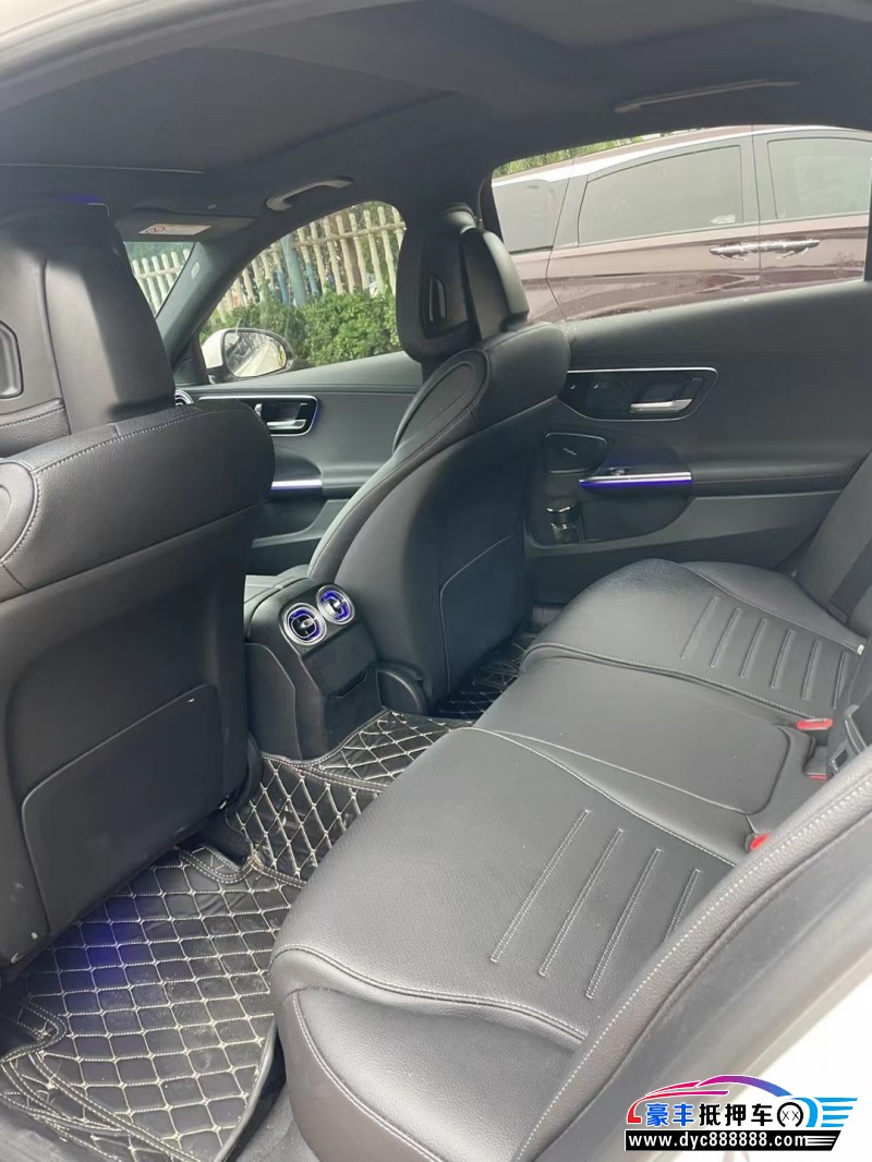 22年奔驰C轿车抵押车出售