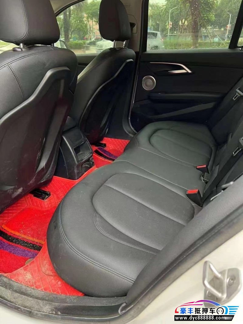 21年宝马1系轿车抵押车出售