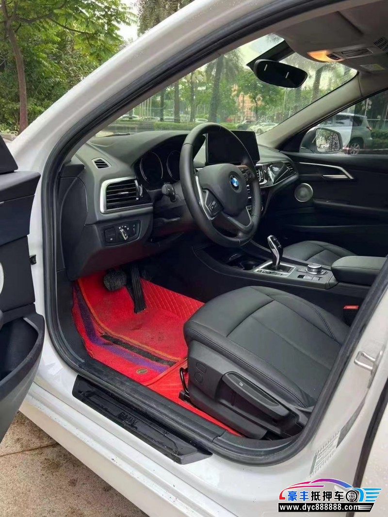 21年宝马1系轿车抵押车出售