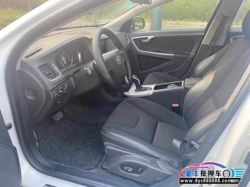 17年沃尔沃S60轿车抵押车出售