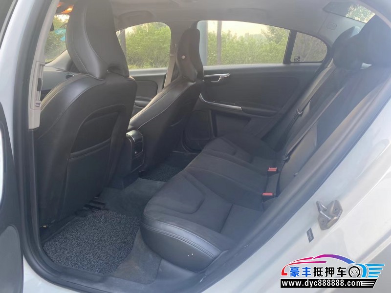 17年沃尔沃S60轿车抵押车出售